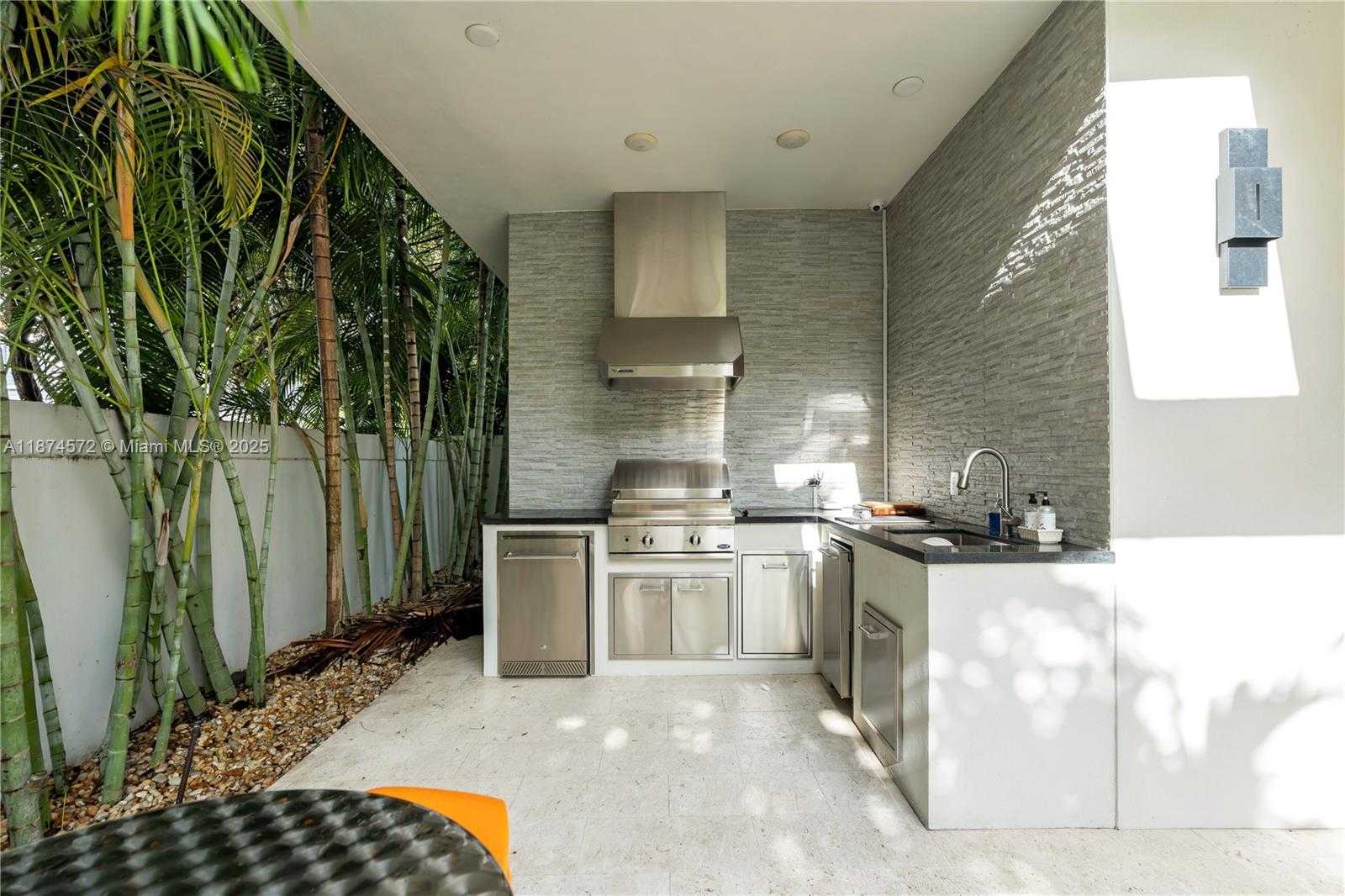 Small Image of 10530 NORTH WEST 67TH TER, Doral Number 40