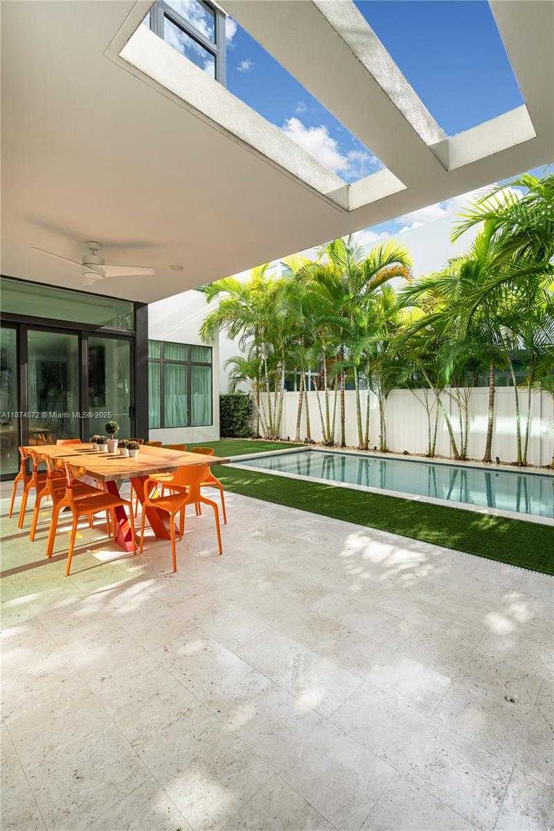 Small Image of 10530 NORTH WEST 67TH TER, Doral Number 42