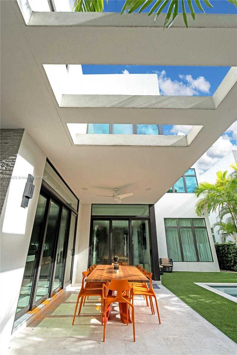 Small Image of 10530 NORTH WEST 67TH TER, Doral Number 44
