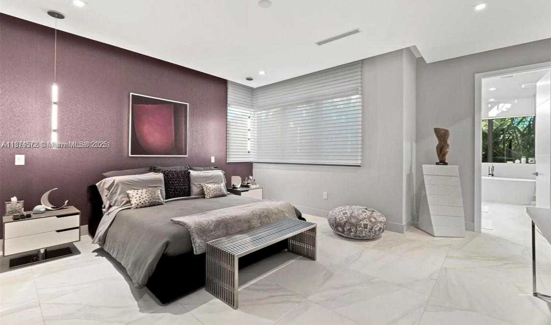 Small Image of 10530 NORTH WEST 67TH TER, Doral Number 46