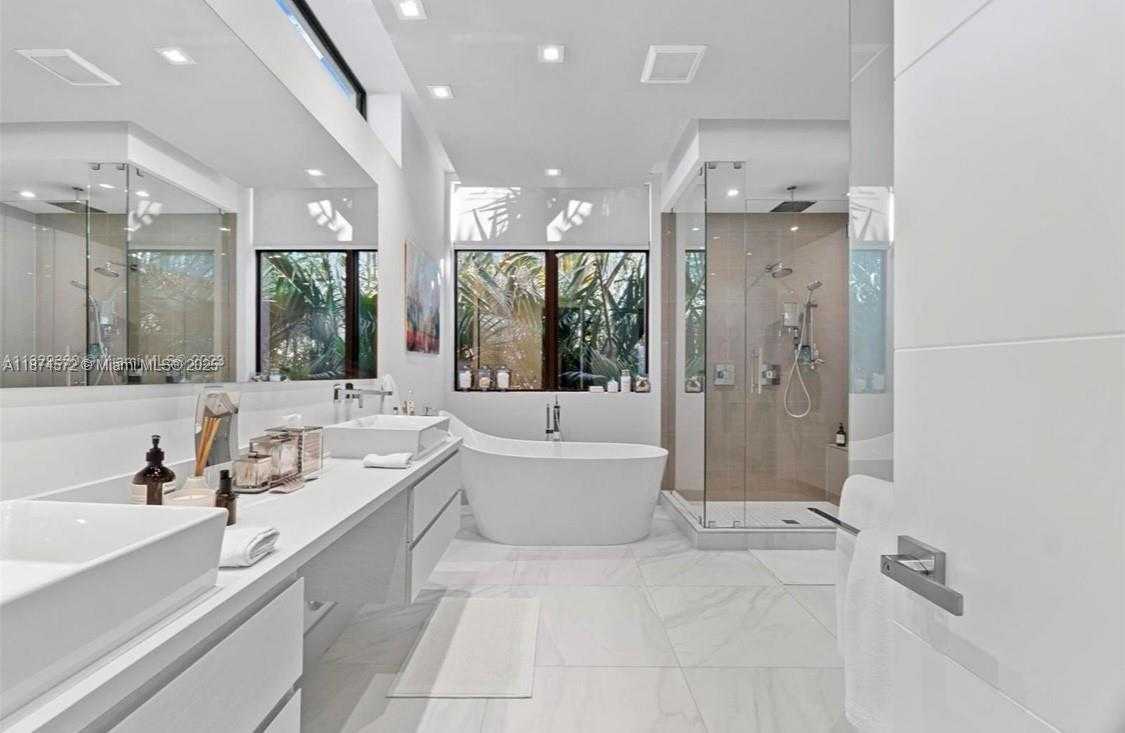 Small Image of 10530 NORTH WEST 67TH TER, Doral Number 47
