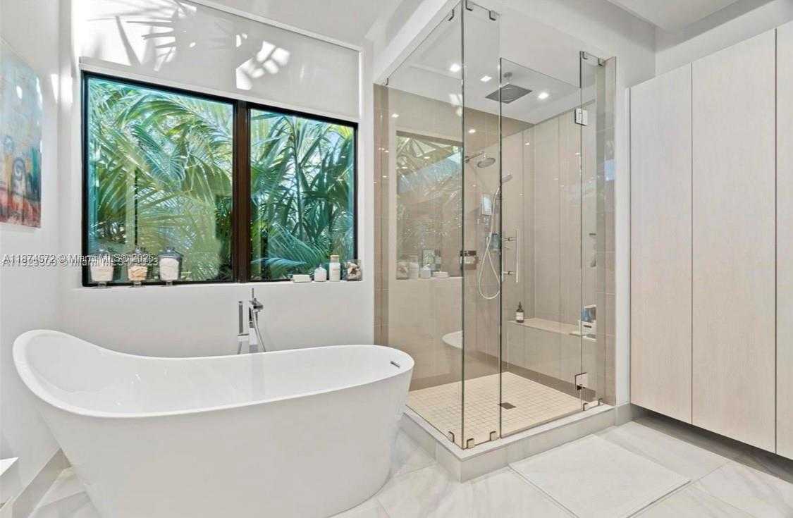 Small Image of 10530 NORTH WEST 67TH TER, Doral Number 48