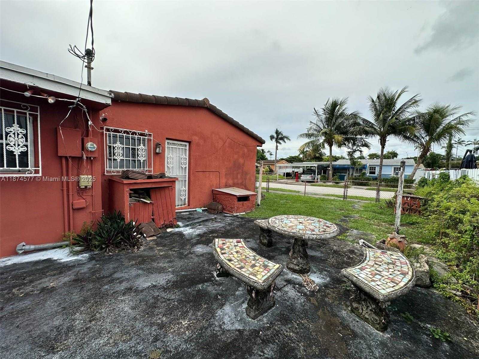 Small Image of 16531 NORTH WEST 17TH PL, Miami Gardens Number 2