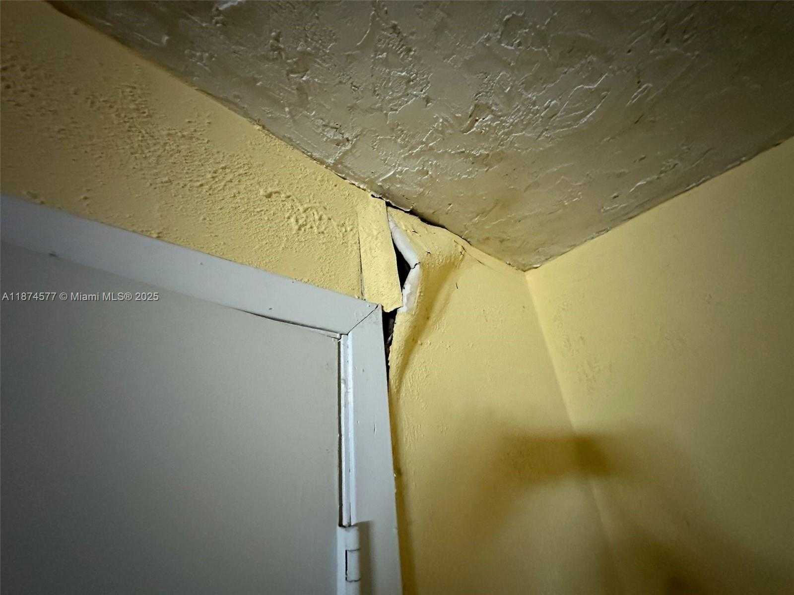 Small Image of 16531 NORTH WEST 17TH PL, Miami Gardens Number 32