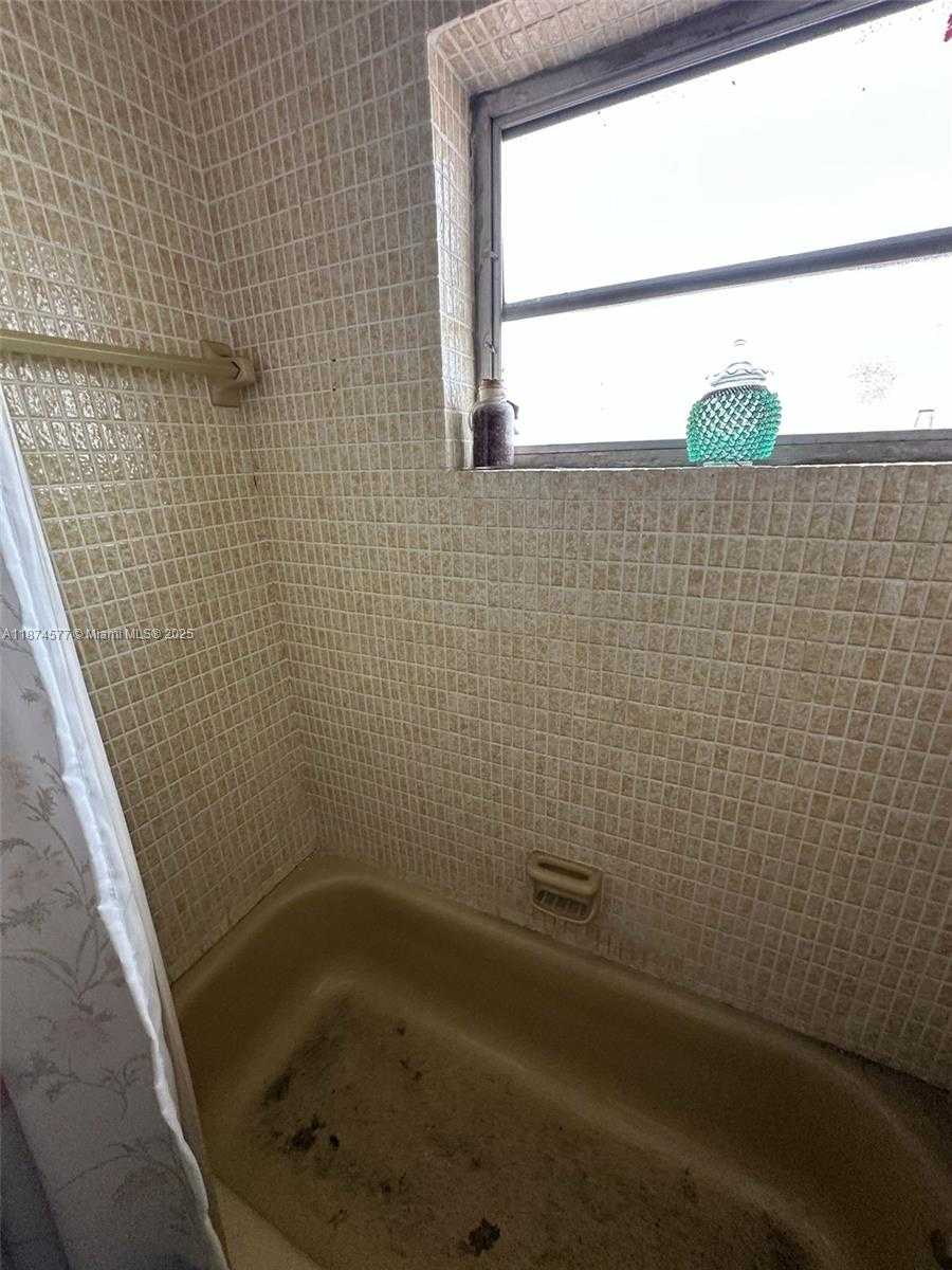 Small Image of 16531 NORTH WEST 17TH PL, Miami Gardens Number 56