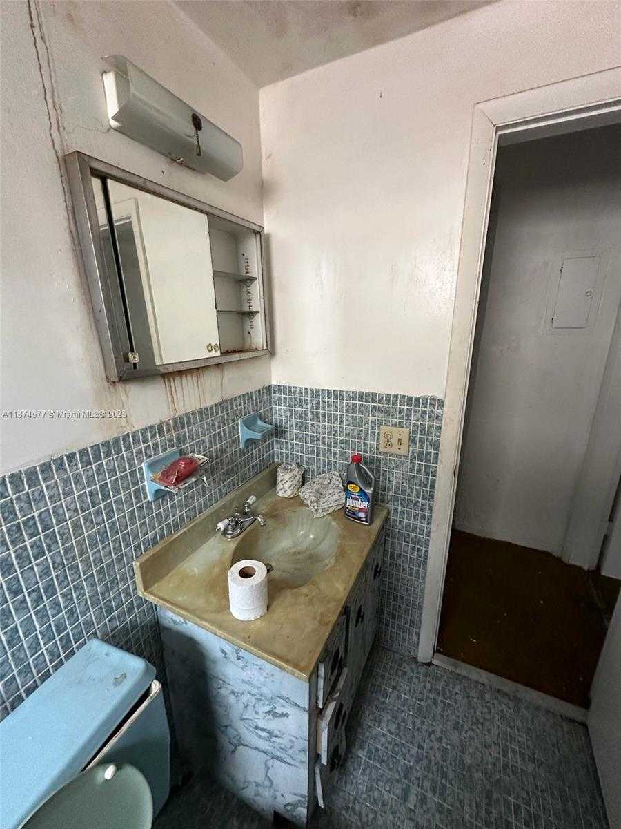 Small Image of 16531 NORTH WEST 17TH PL, Miami Gardens Number 79