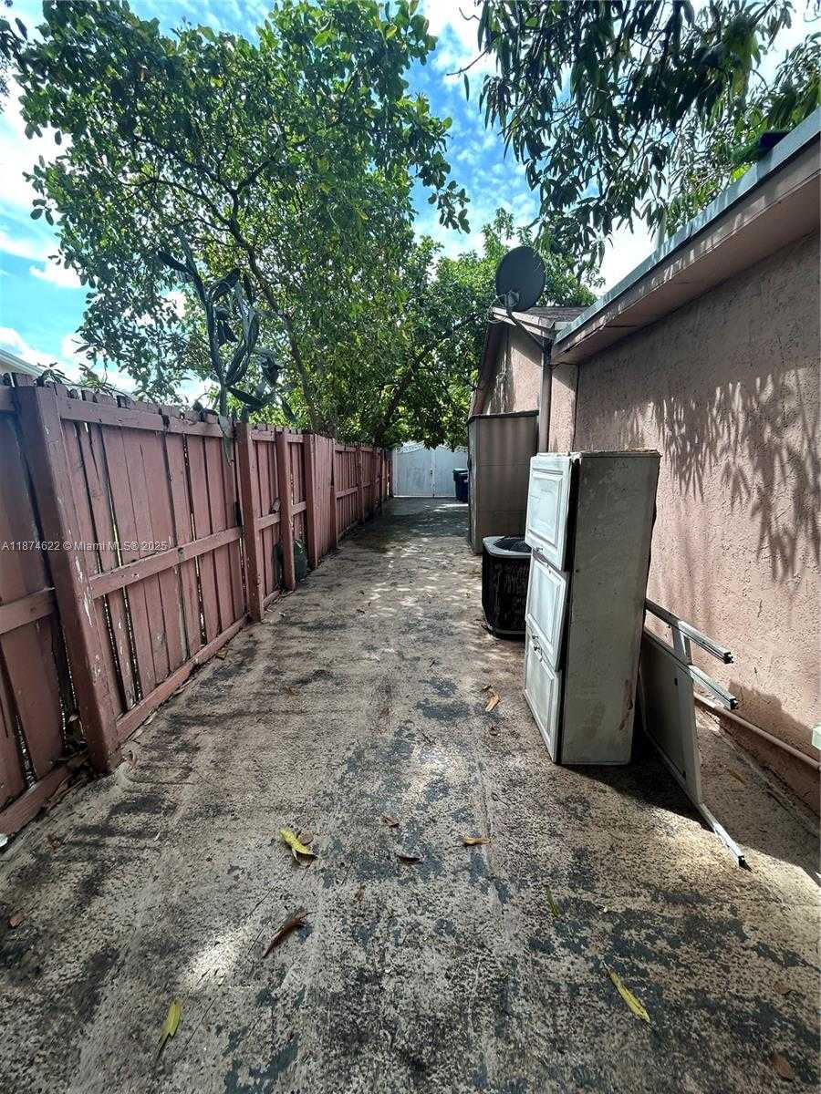 Small Image of 5295 NORTH WEST 198TH TER, Miami Gardens Number 27