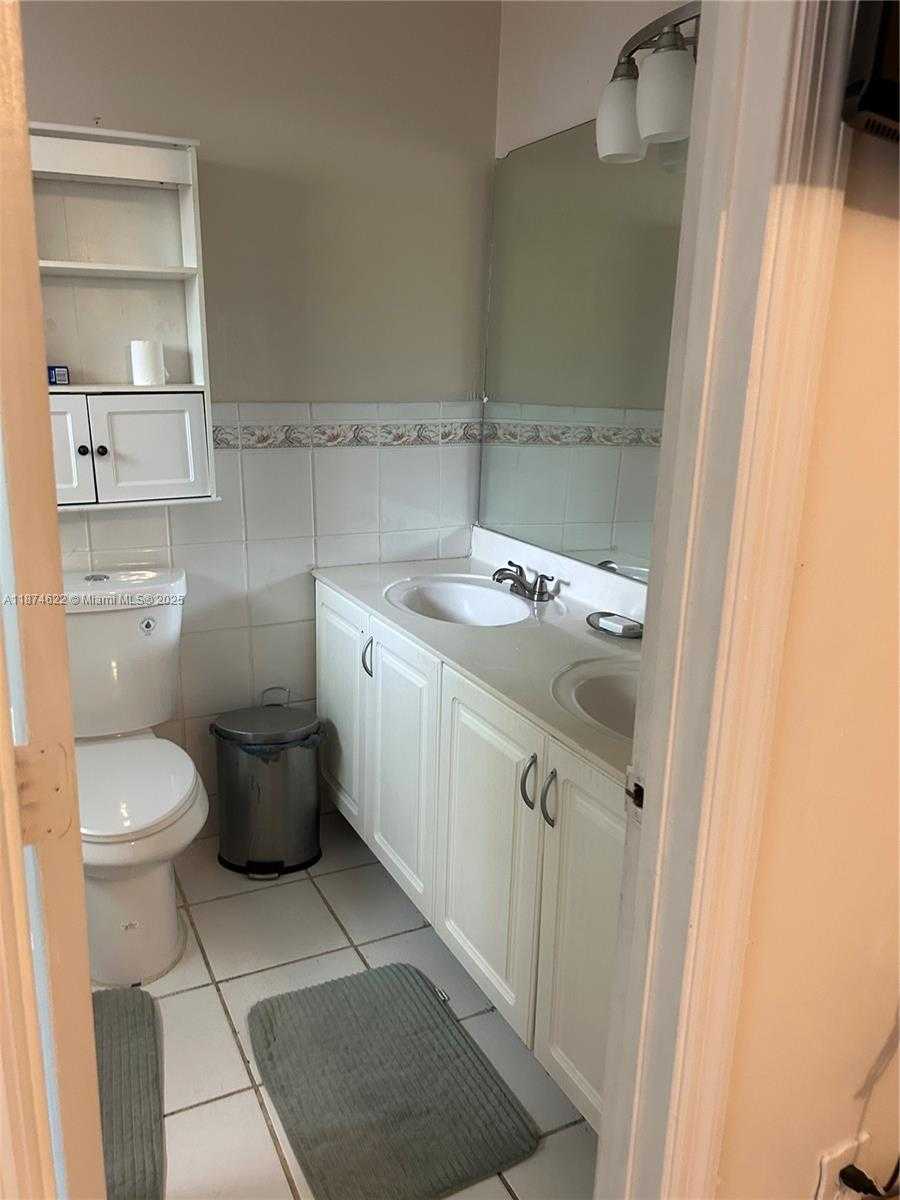 Small Image of 5295 NORTH WEST 198TH TER, Miami Gardens Number 8