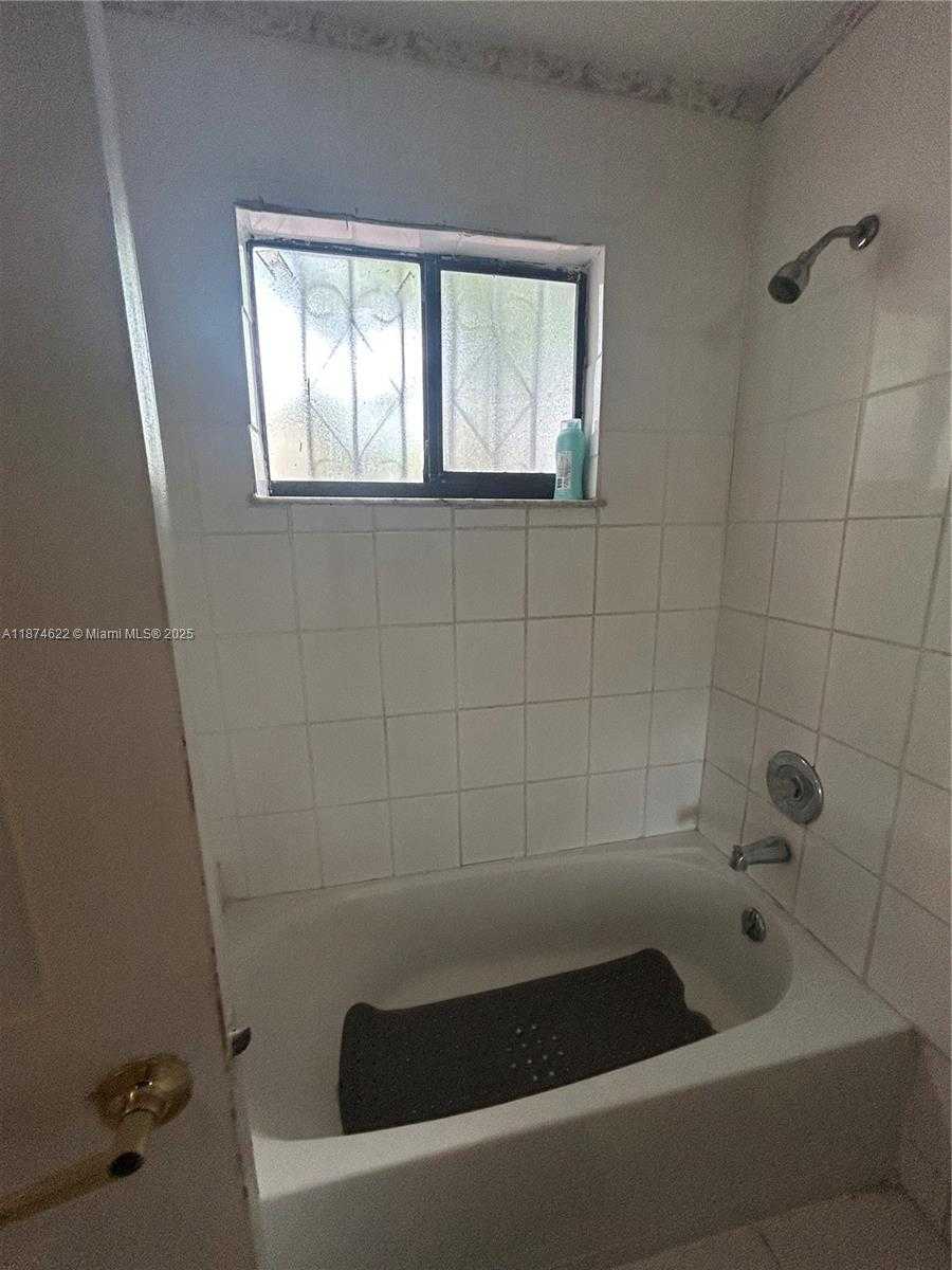 Small Image of 5295 NORTH WEST 198TH TER, Miami Gardens Number 9