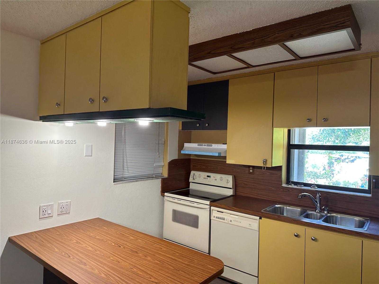 Small Image of 1411 SOUTH WEST 24TH CT, Fort Lauderdale Number 11