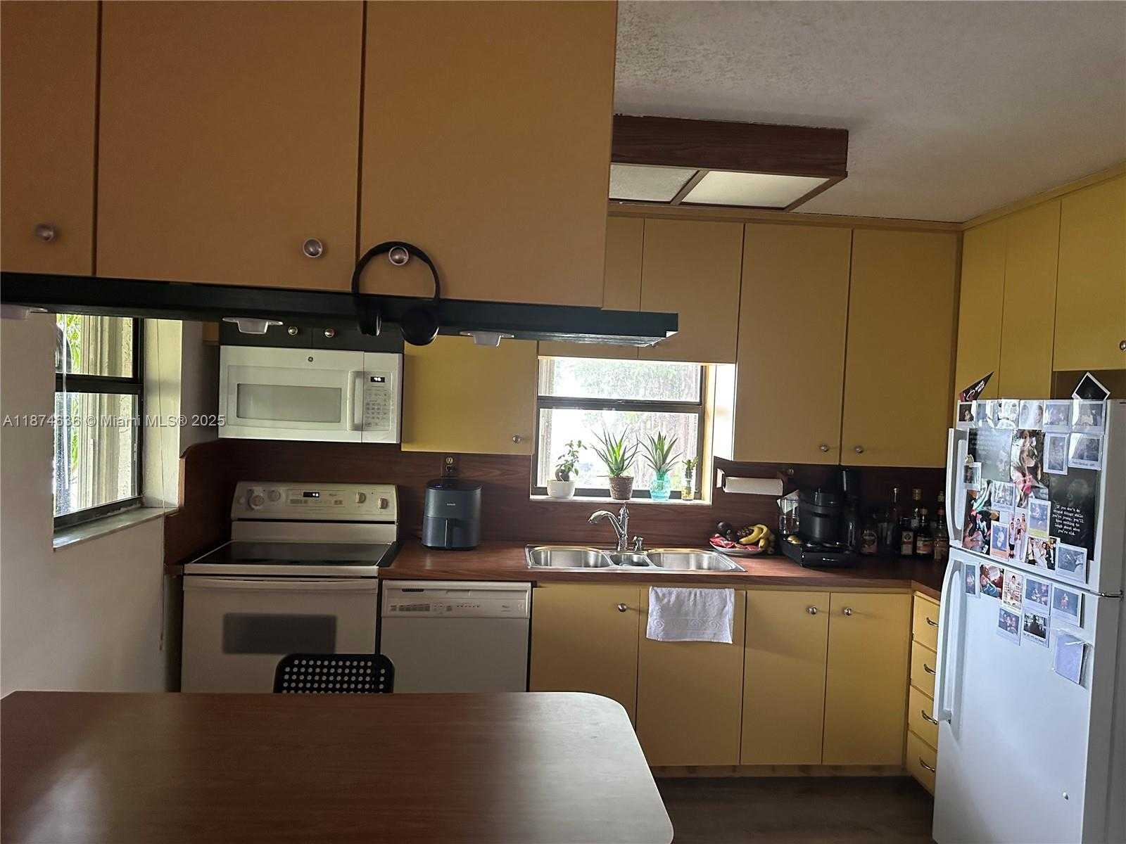 Small Image of 1411 SOUTH WEST 24TH CT, Fort Lauderdale Number 4