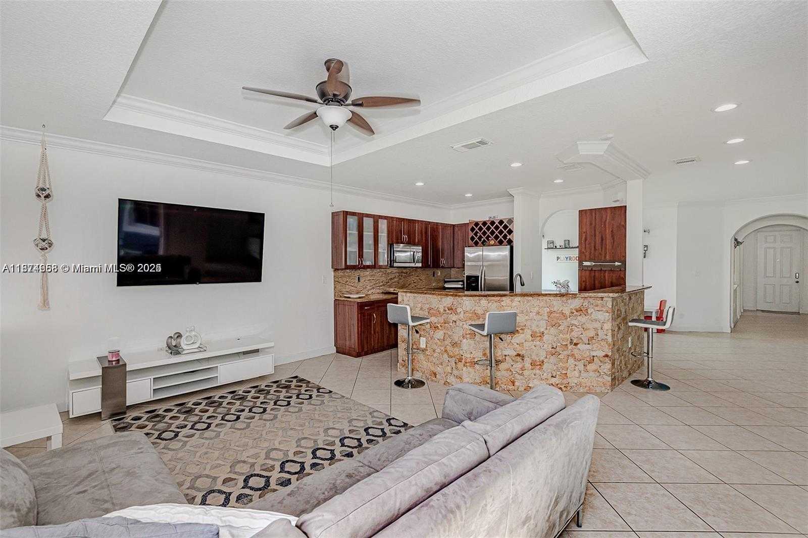 Small Image of 4457 SOUTH WEST 160TH CT, Miami Number 11