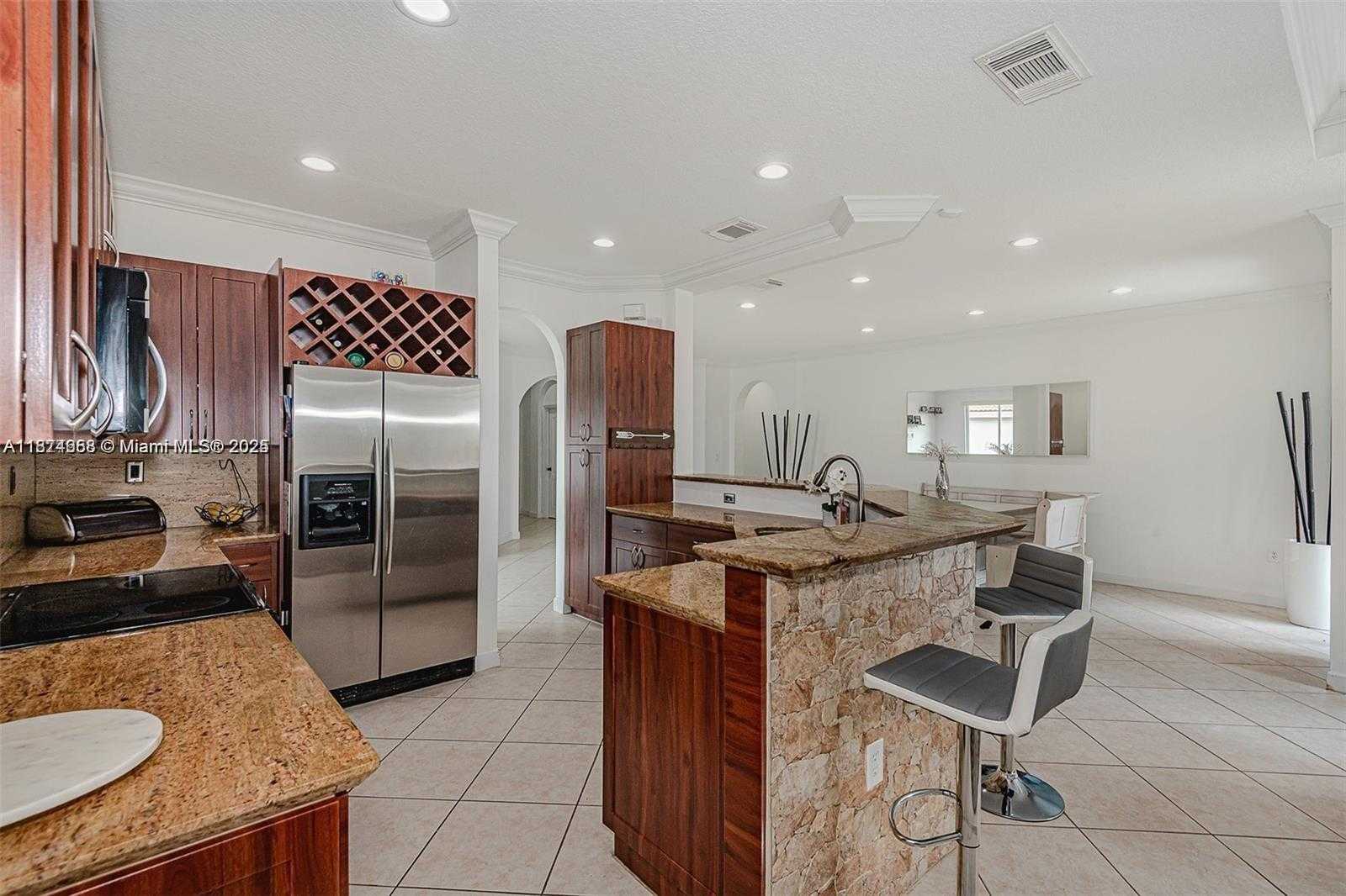 Small Image of 4457 SOUTH WEST 160TH CT, Miami Number 13