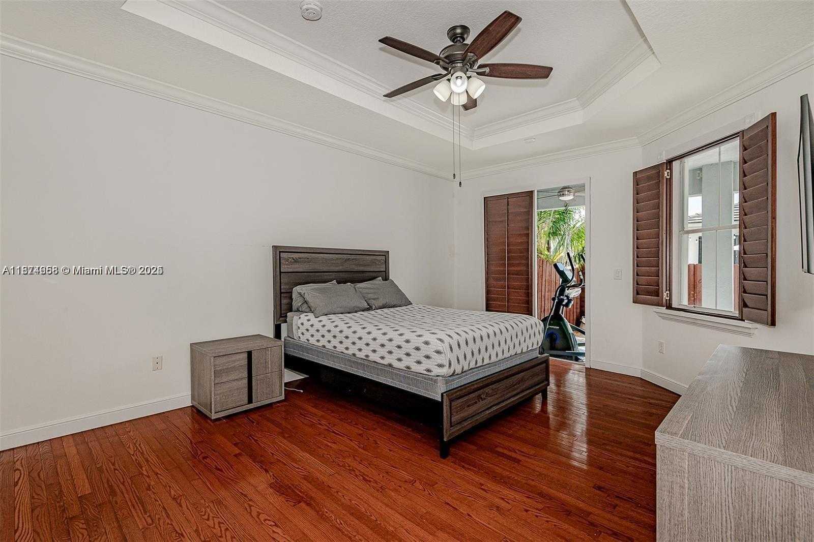 Small Image of 4457 SOUTH WEST 160TH CT, Miami Number 17