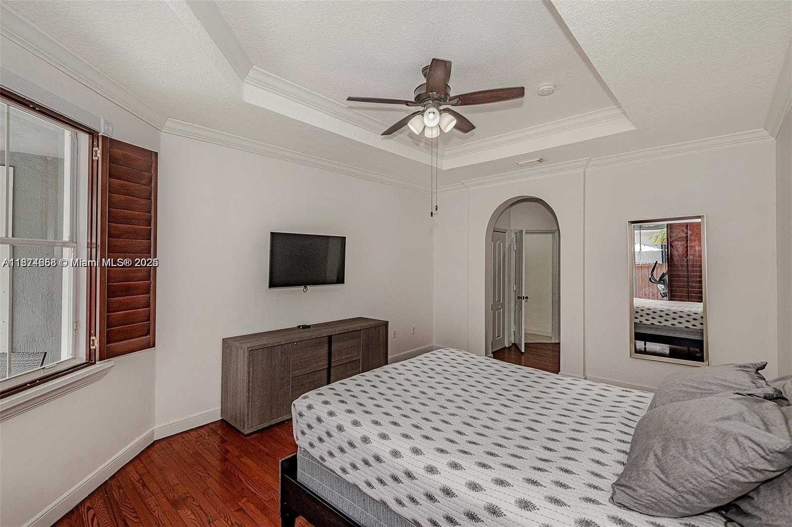 Small Image of 4457 SOUTH WEST 160TH CT, Miami Number 19