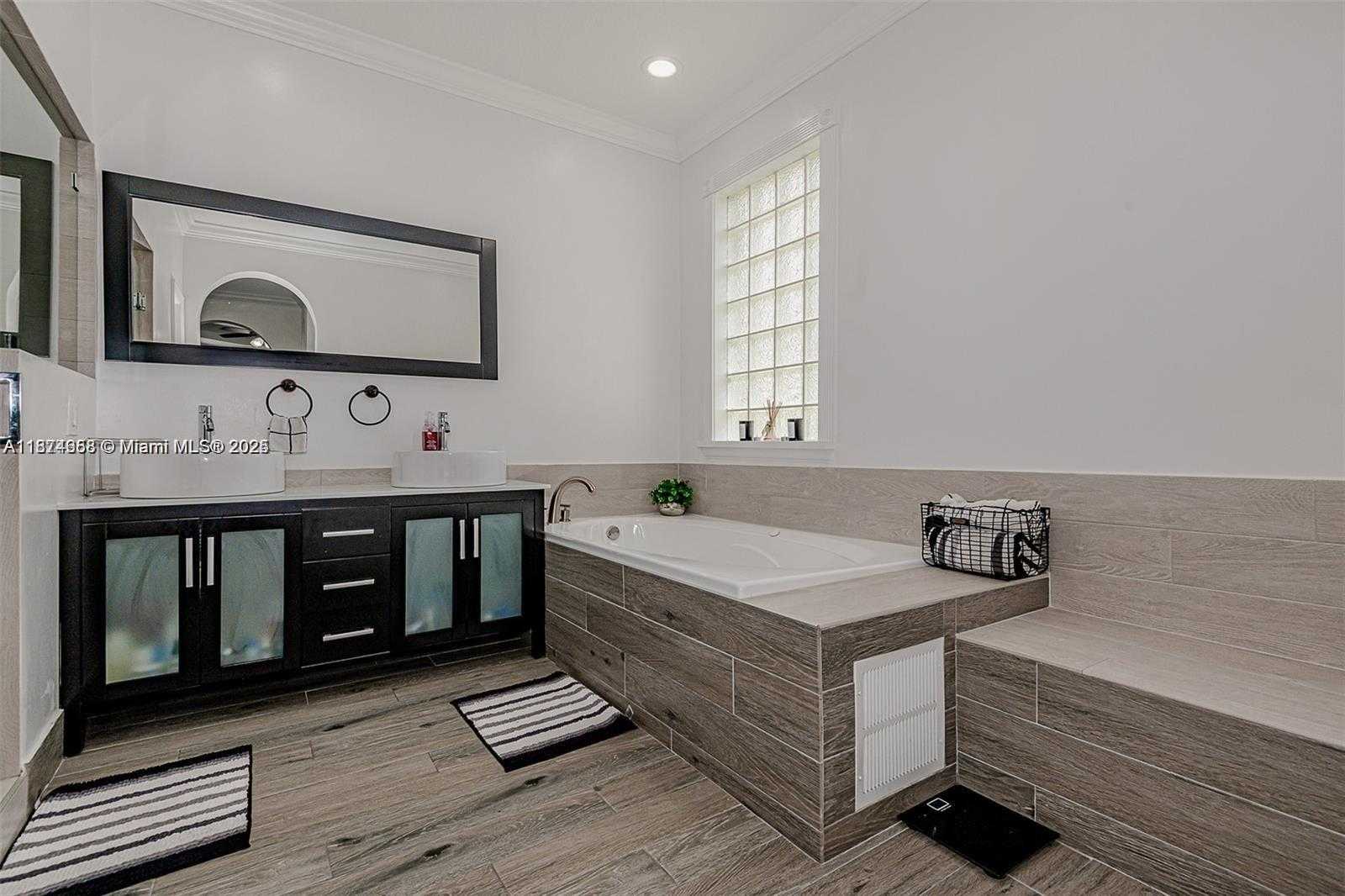 Small Image of 4457 SOUTH WEST 160TH CT, Miami Number 20