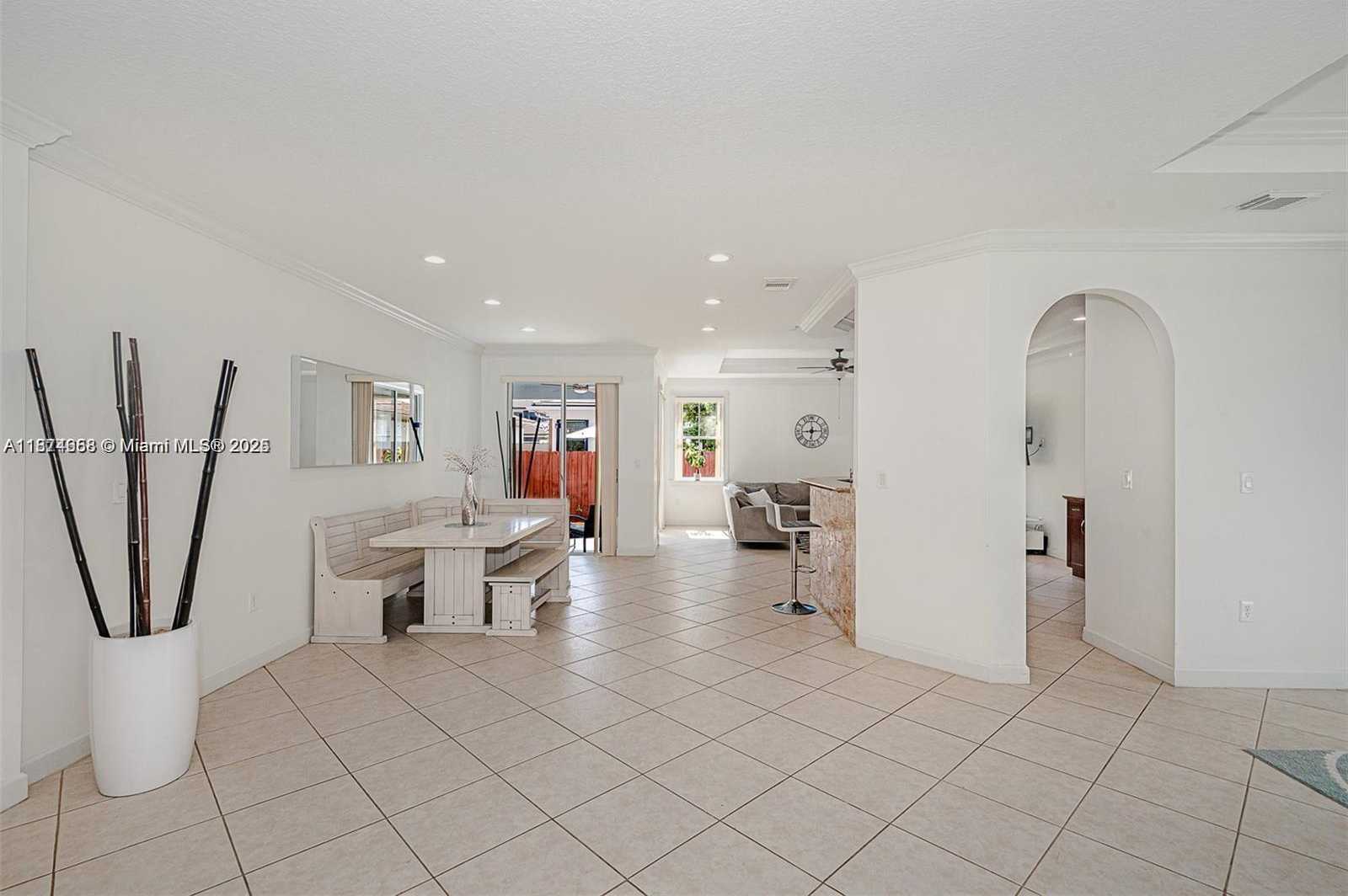Small Image of 4457 SOUTH WEST 160TH CT, Miami Number 3