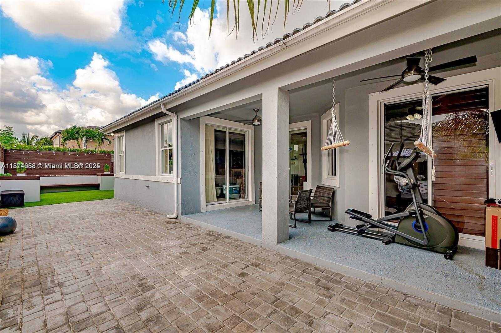 Small Image of 4457 SOUTH WEST 160TH CT, Miami Number 31