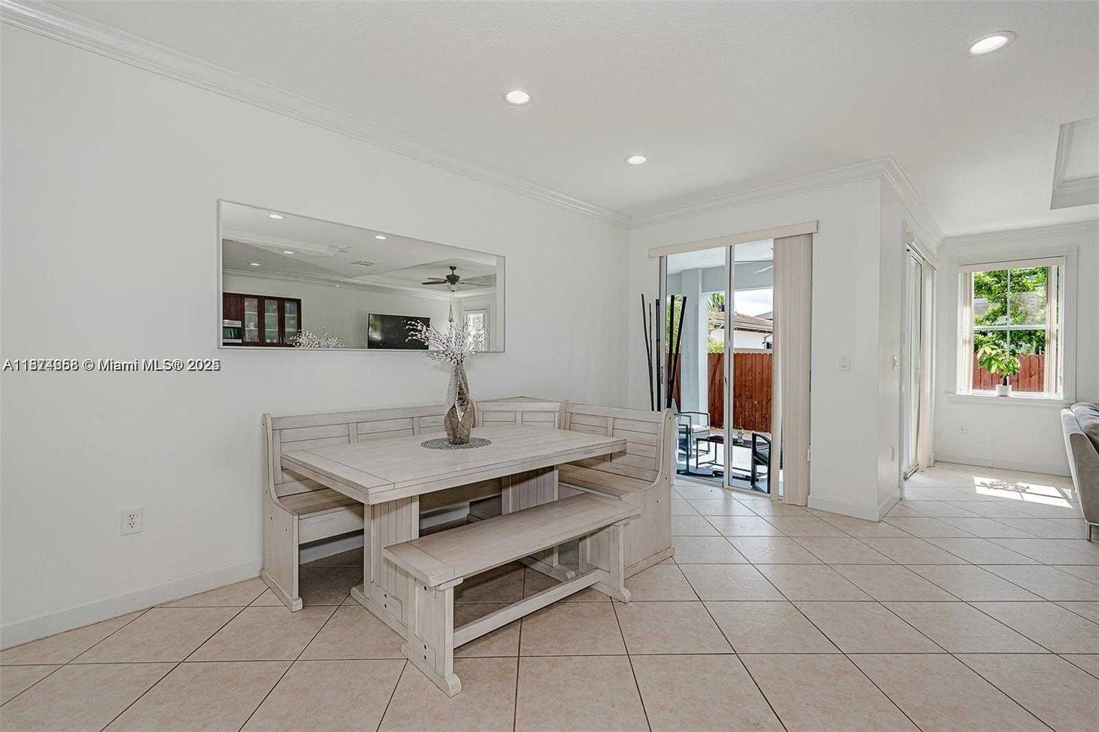 Small Image of 4457 SOUTH WEST 160TH CT, Miami Number 6