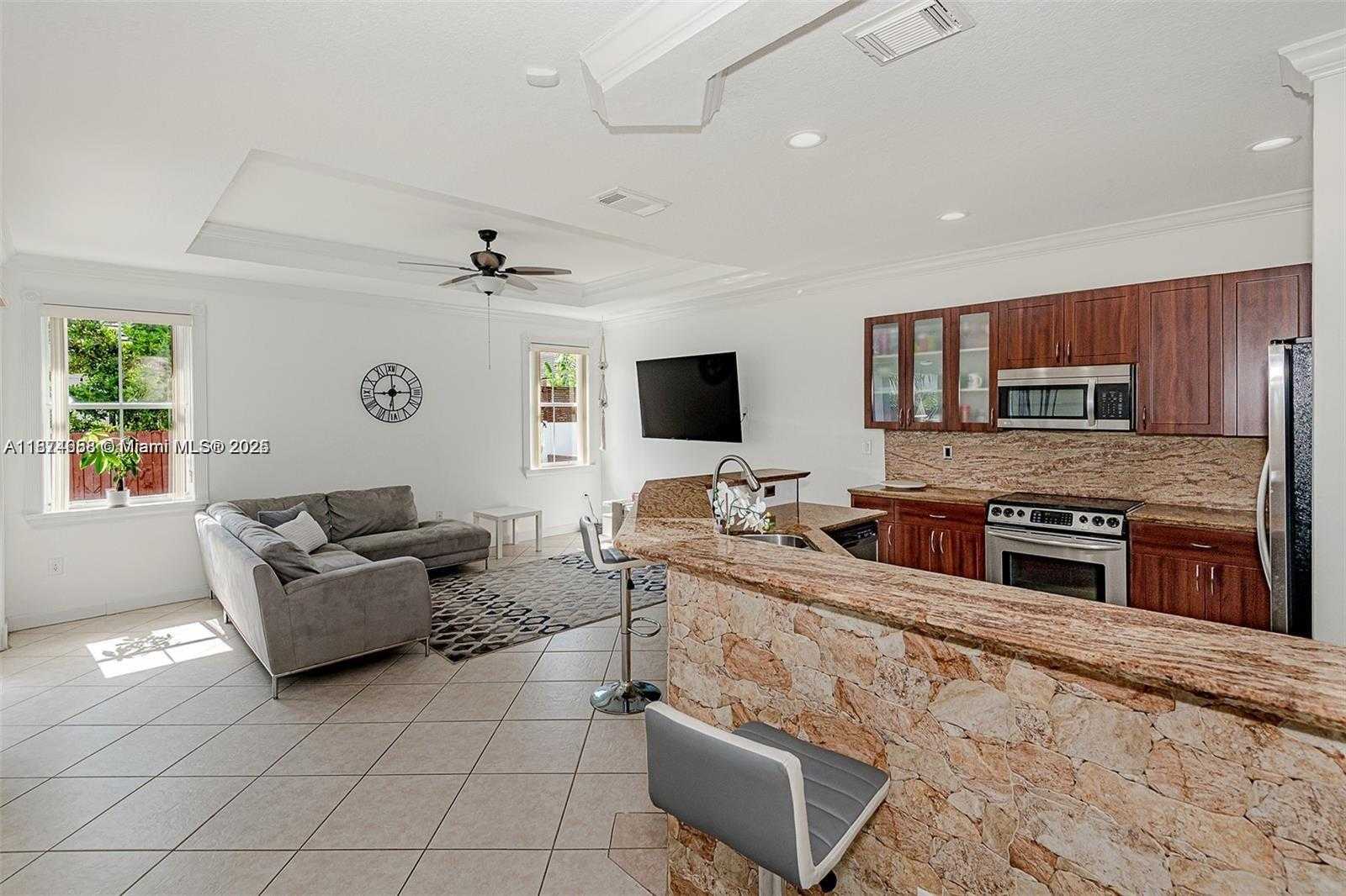 Small Image of 4457 SOUTH WEST 160TH CT, Miami Number 8