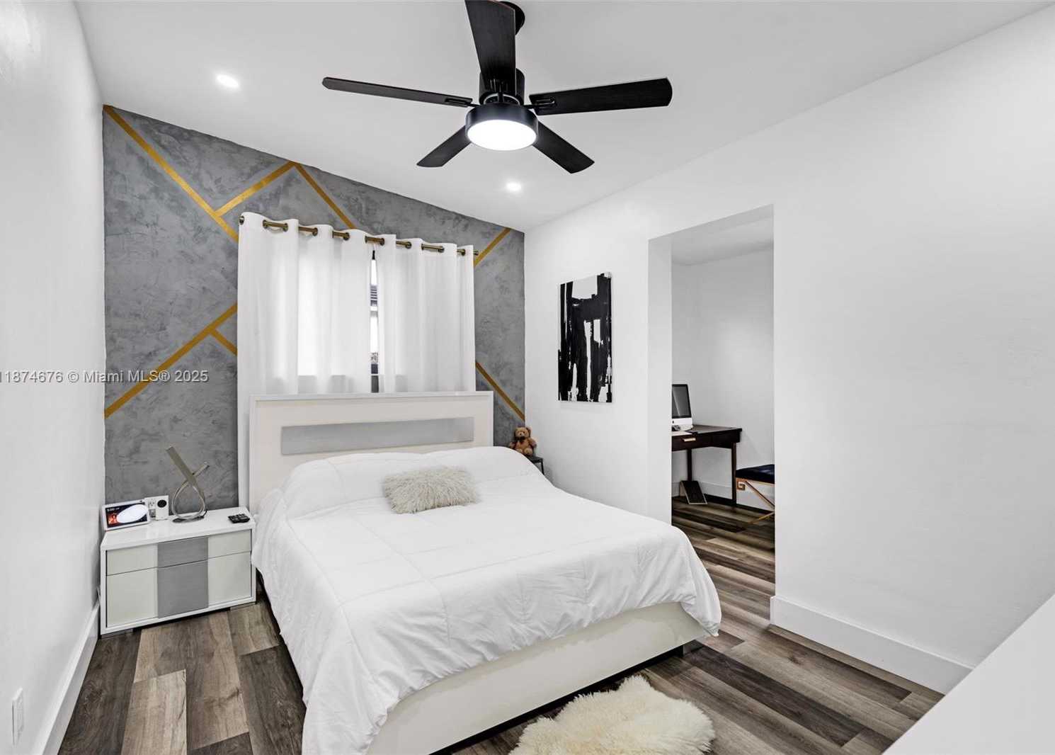 Small Image of 21310 OLD CUTLER RD, Cutler Bay Number 12