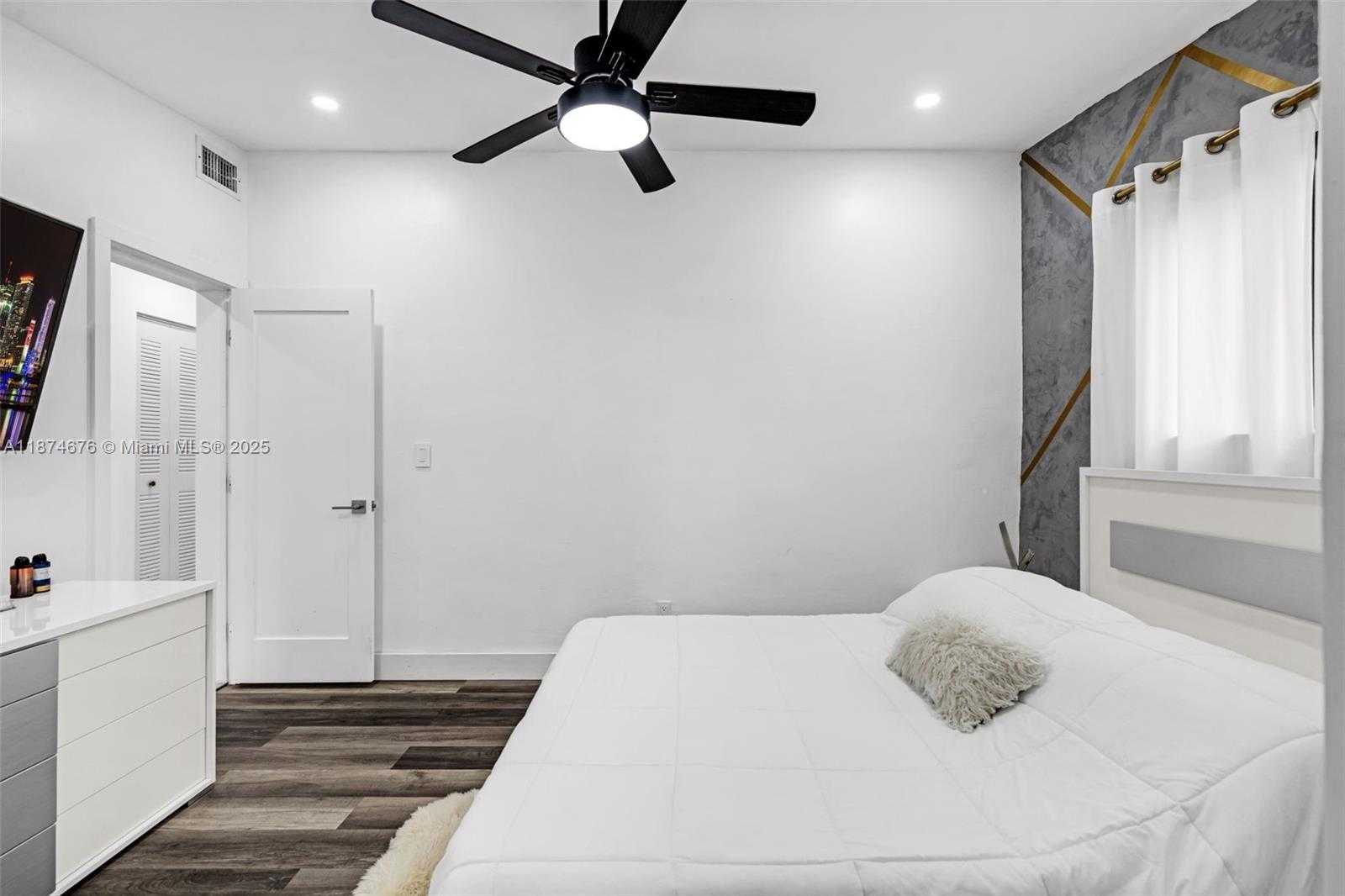 Small Image of 21310 OLD CUTLER RD, Cutler Bay Number 13