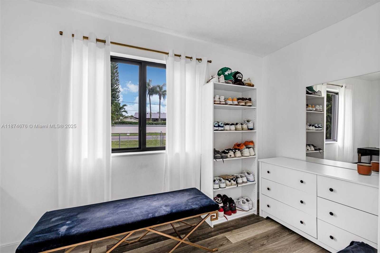 Small Image of 21310 OLD CUTLER RD, Cutler Bay Number 14