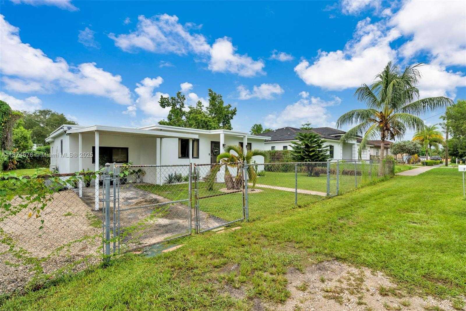 Small Image of 21310 OLD CUTLER RD, Cutler Bay Number 2