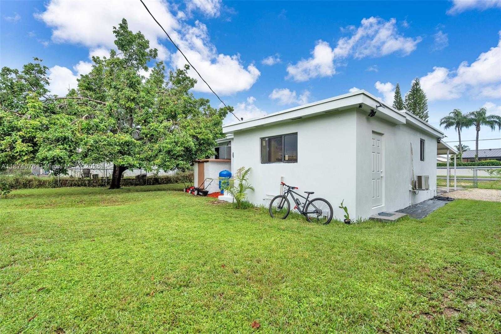 Small Image of 21310 OLD CUTLER RD, Cutler Bay Number 20