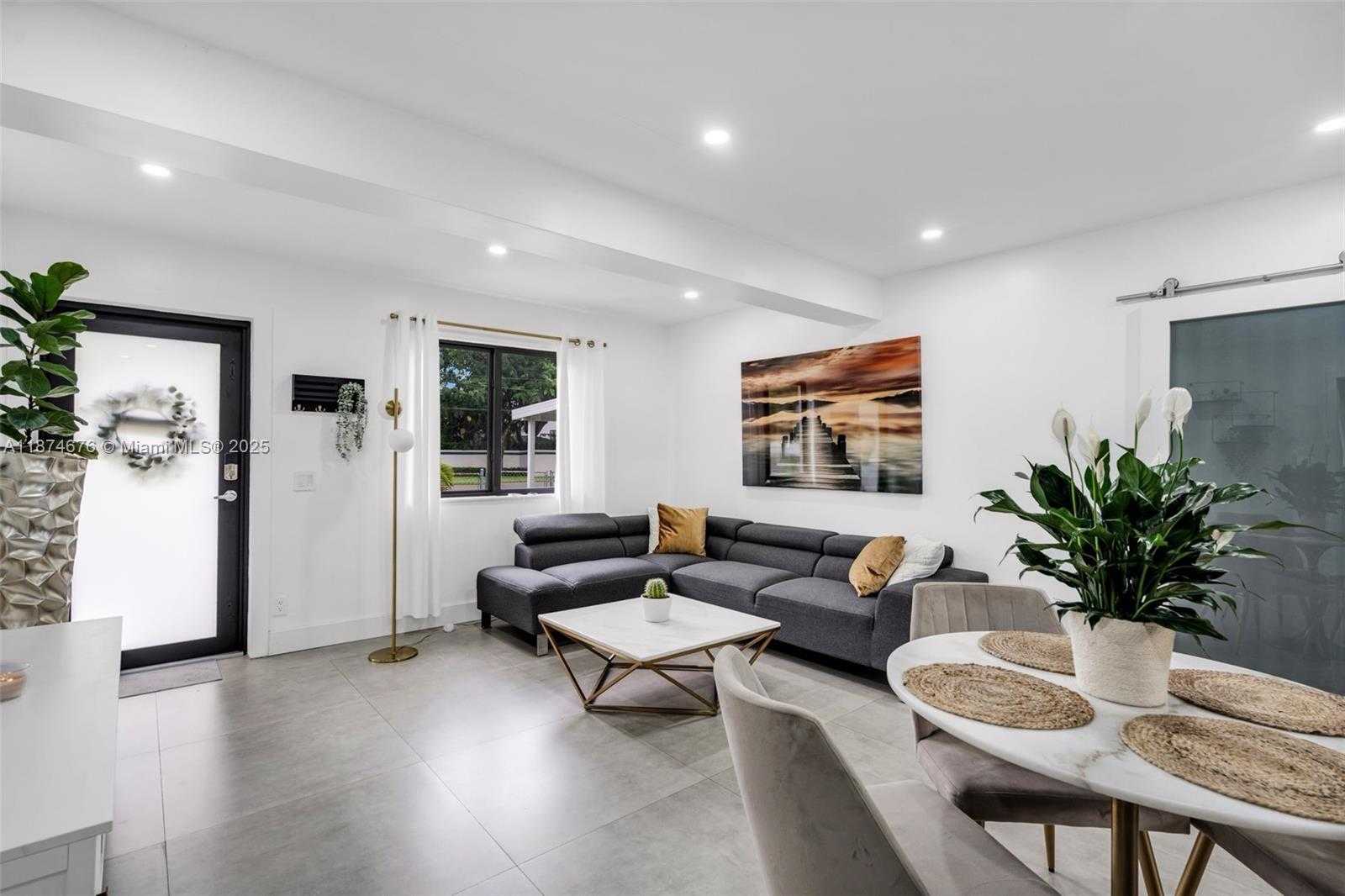 Small Image of 21310 OLD CUTLER RD, Cutler Bay Number 4
