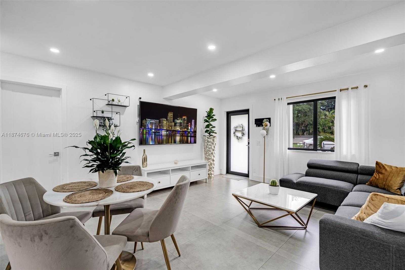 Small Image of 21310 OLD CUTLER RD, Cutler Bay Number 6