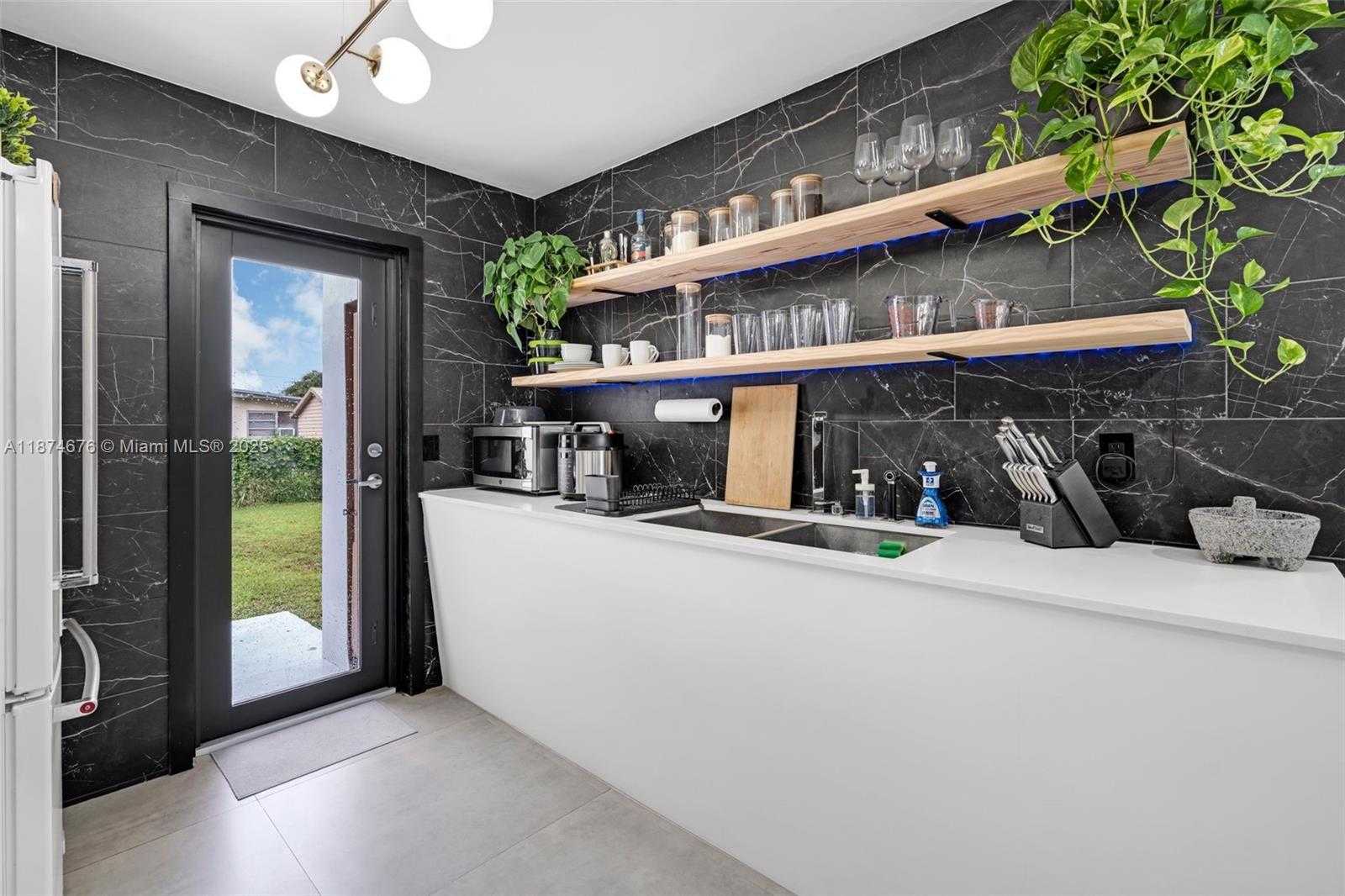 Small Image of 21310 OLD CUTLER RD, Cutler Bay Number 8