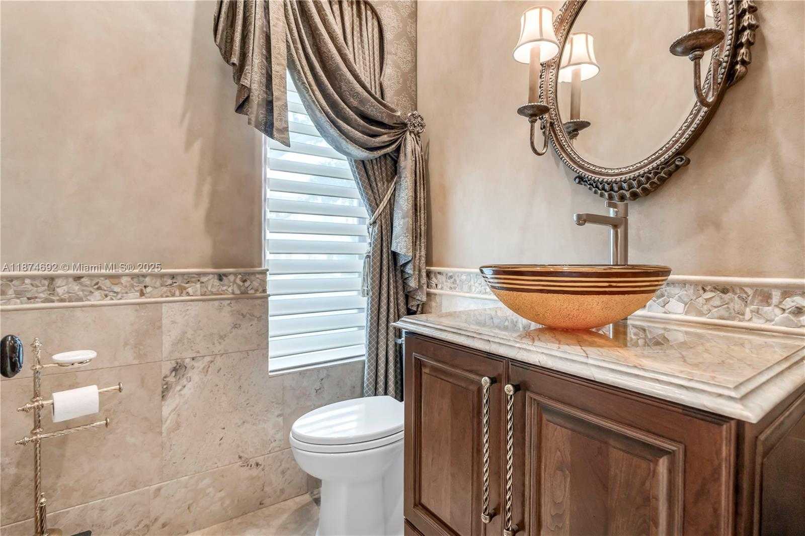 Small Image of 700 OSPREY POINT CIR, Boca Raton Number 11