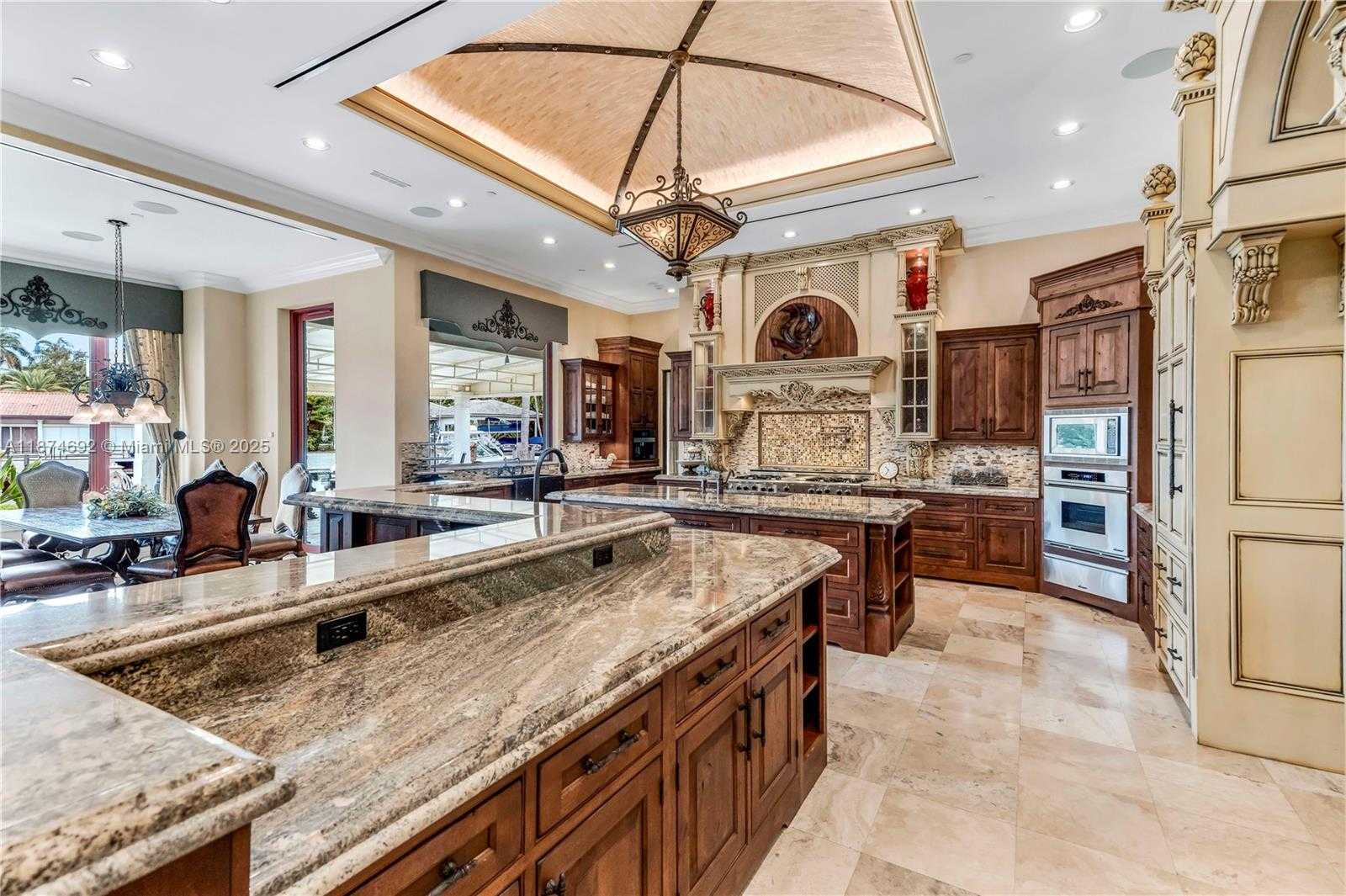 Small Image of 700 OSPREY POINT CIR, Boca Raton Number 23