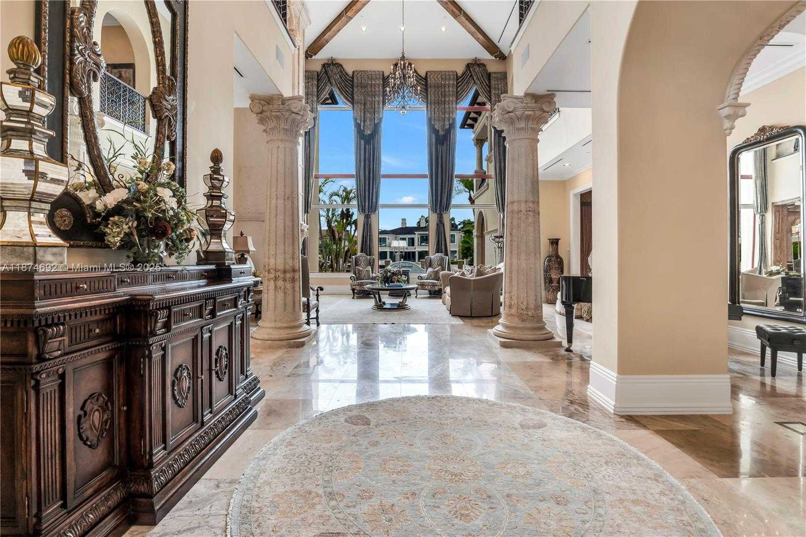 Small Image of 700 OSPREY POINT CIR, Boca Raton Number 3