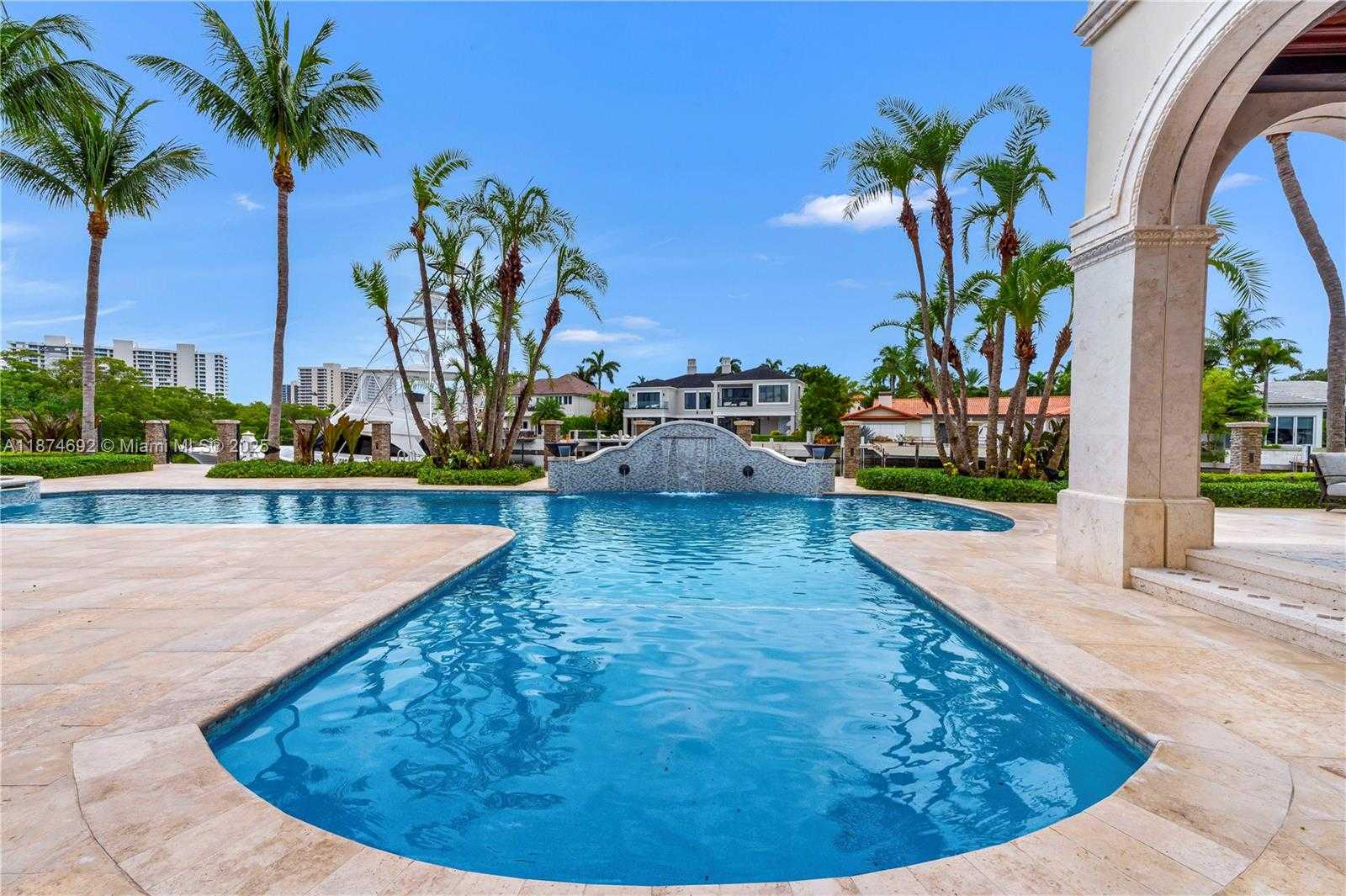Small Image of 700 OSPREY POINT CIR, Boca Raton Number 32