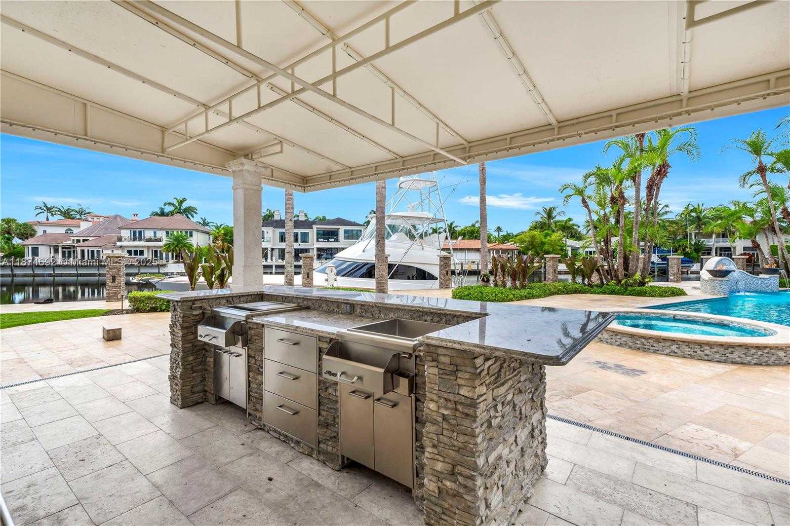 Small Image of 700 OSPREY POINT CIR, Boca Raton Number 38