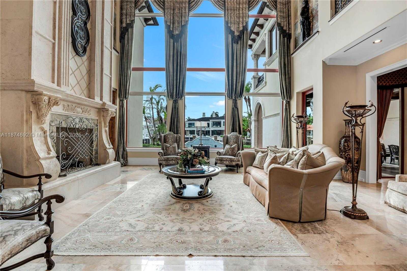 Small Image of 700 OSPREY POINT CIR, Boca Raton Number 4