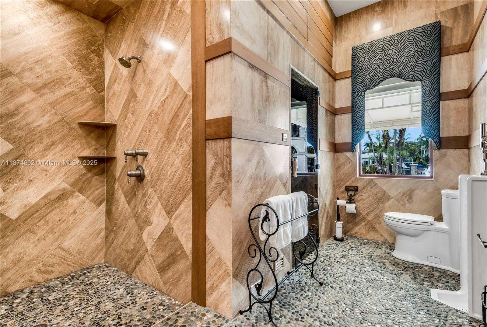 Small Image of 700 OSPREY POINT CIR, Boca Raton Number 43