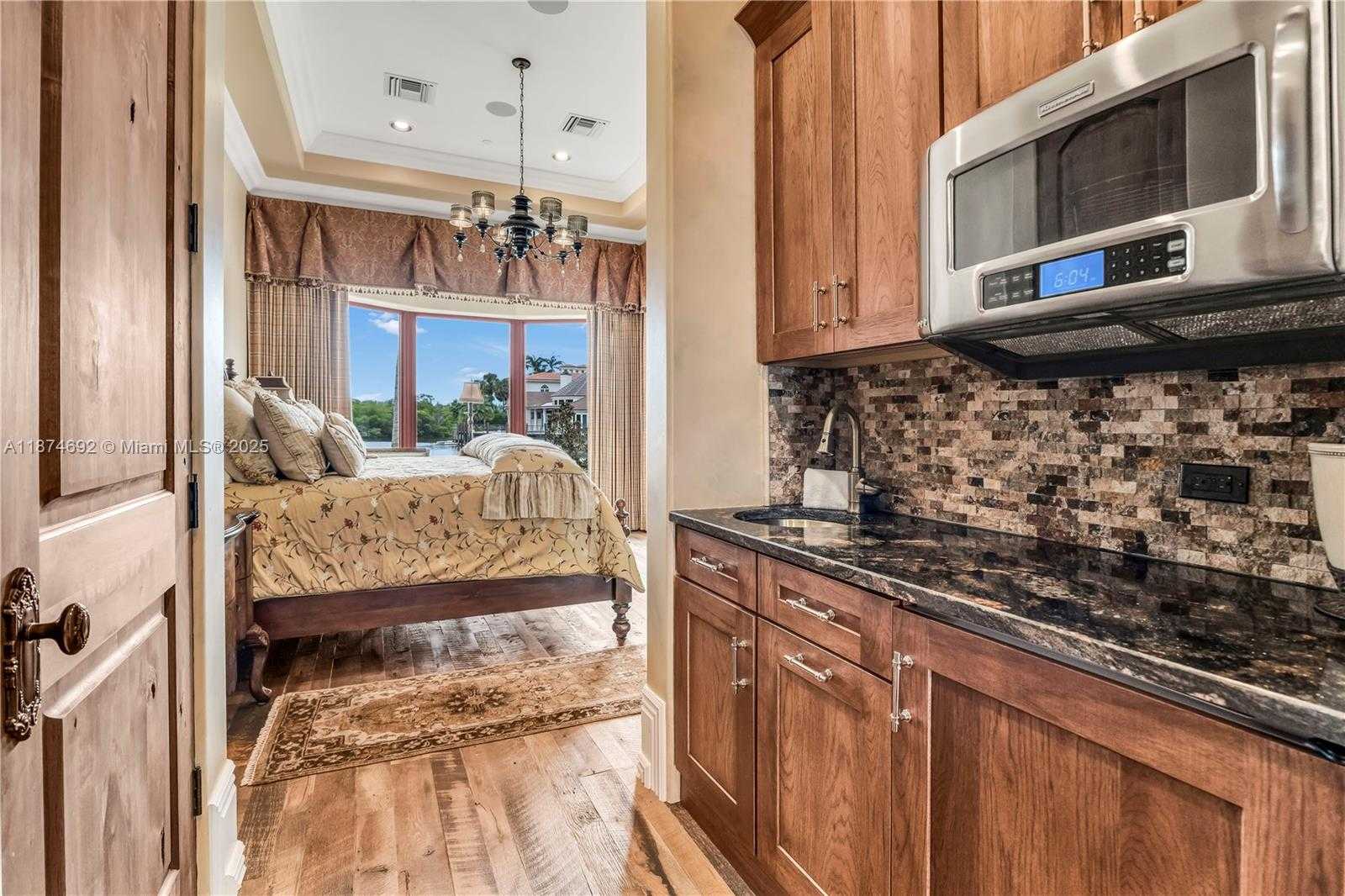 Small Image of 700 OSPREY POINT CIR, Boca Raton Number 45