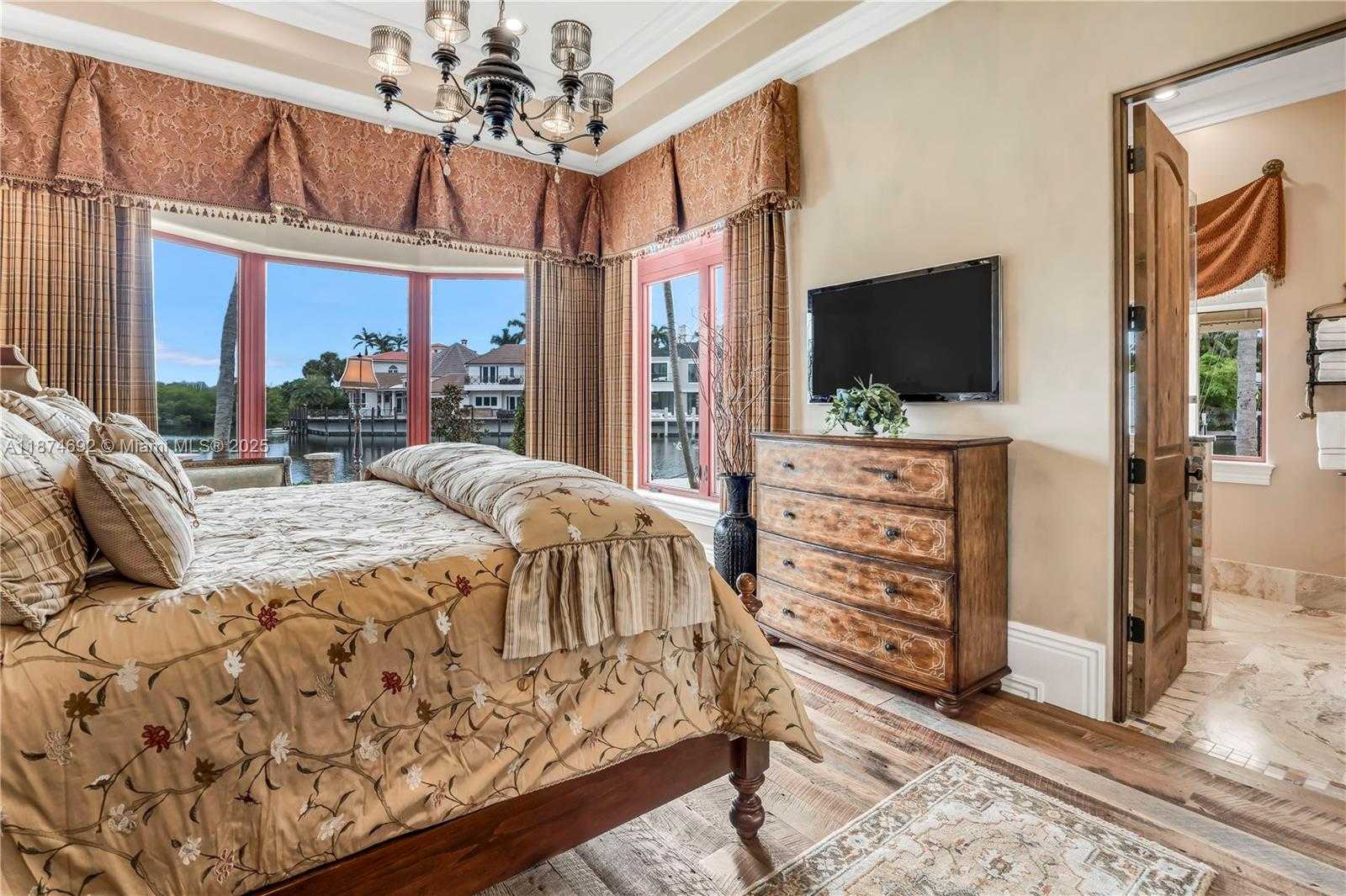 Small Image of 700 OSPREY POINT CIR, Boca Raton Number 46