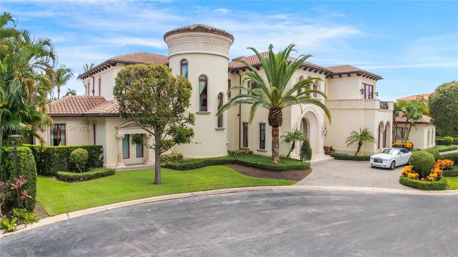 Small Image of 700 OSPREY POINT CIR, Boca Raton Number 5