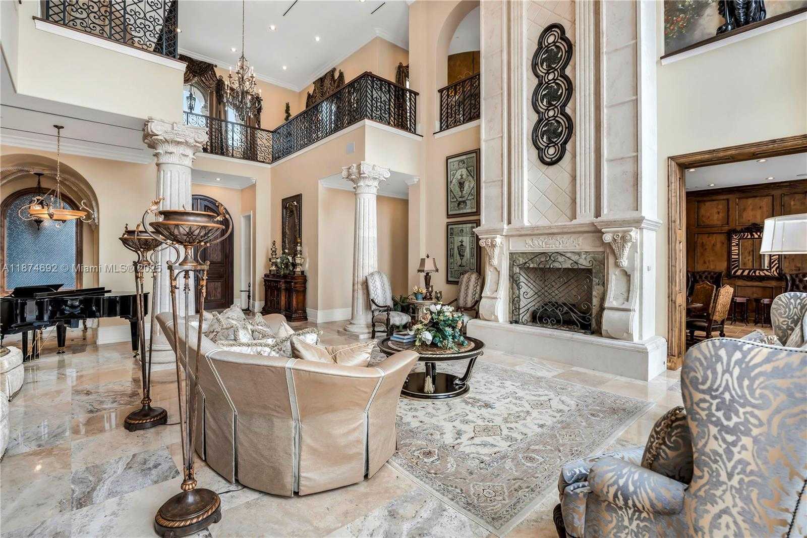 Small Image of 700 OSPREY POINT CIR, Boca Raton Number 6