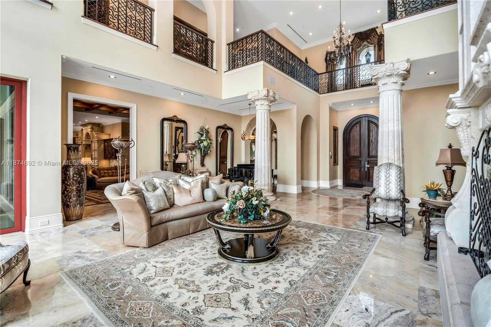 Small Image of 700 OSPREY POINT CIR, Boca Raton Number 7