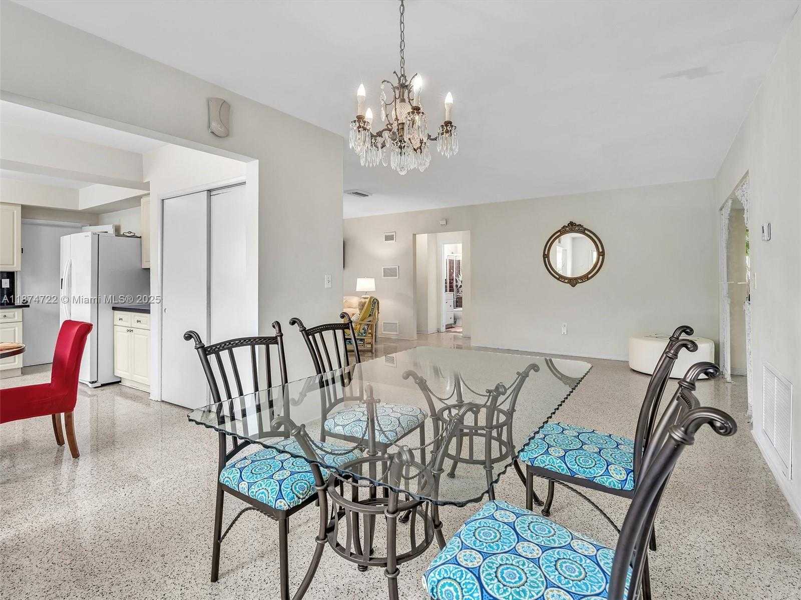 Small Image of 8866 DICKENS AVE, Surfside Number 10