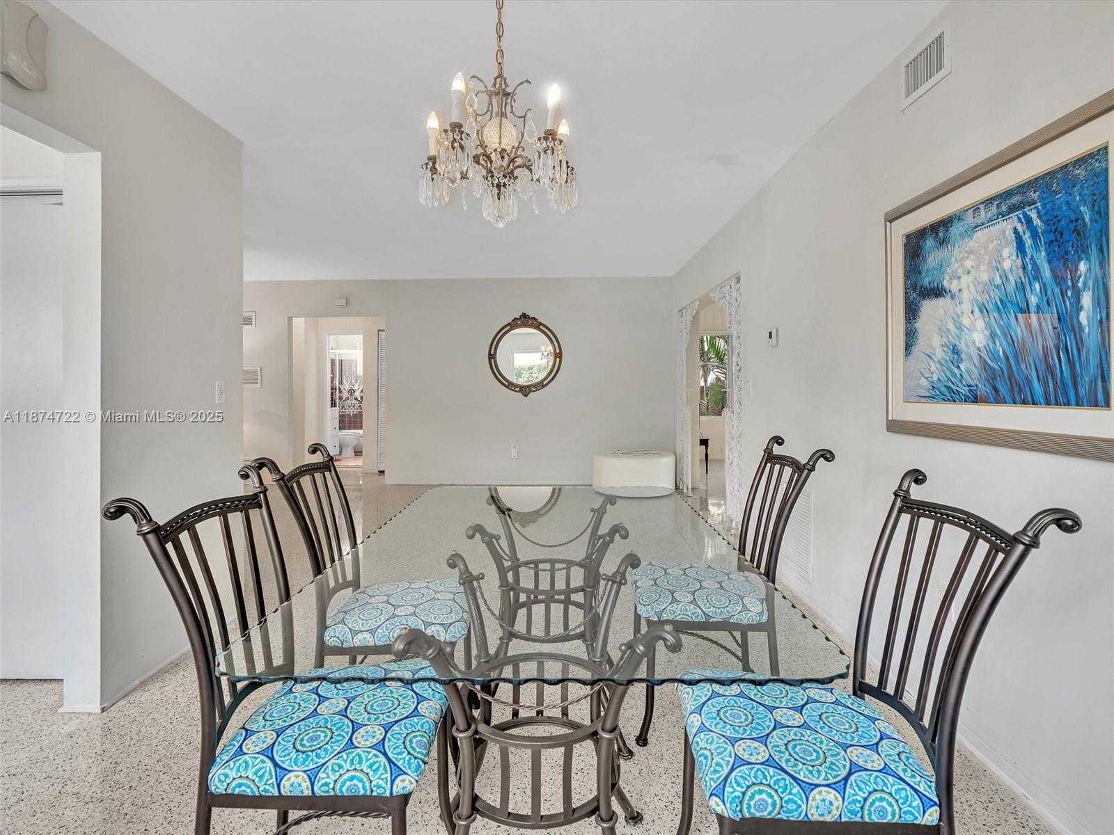 Small Image of 8866 DICKENS AVE, Surfside Number 11