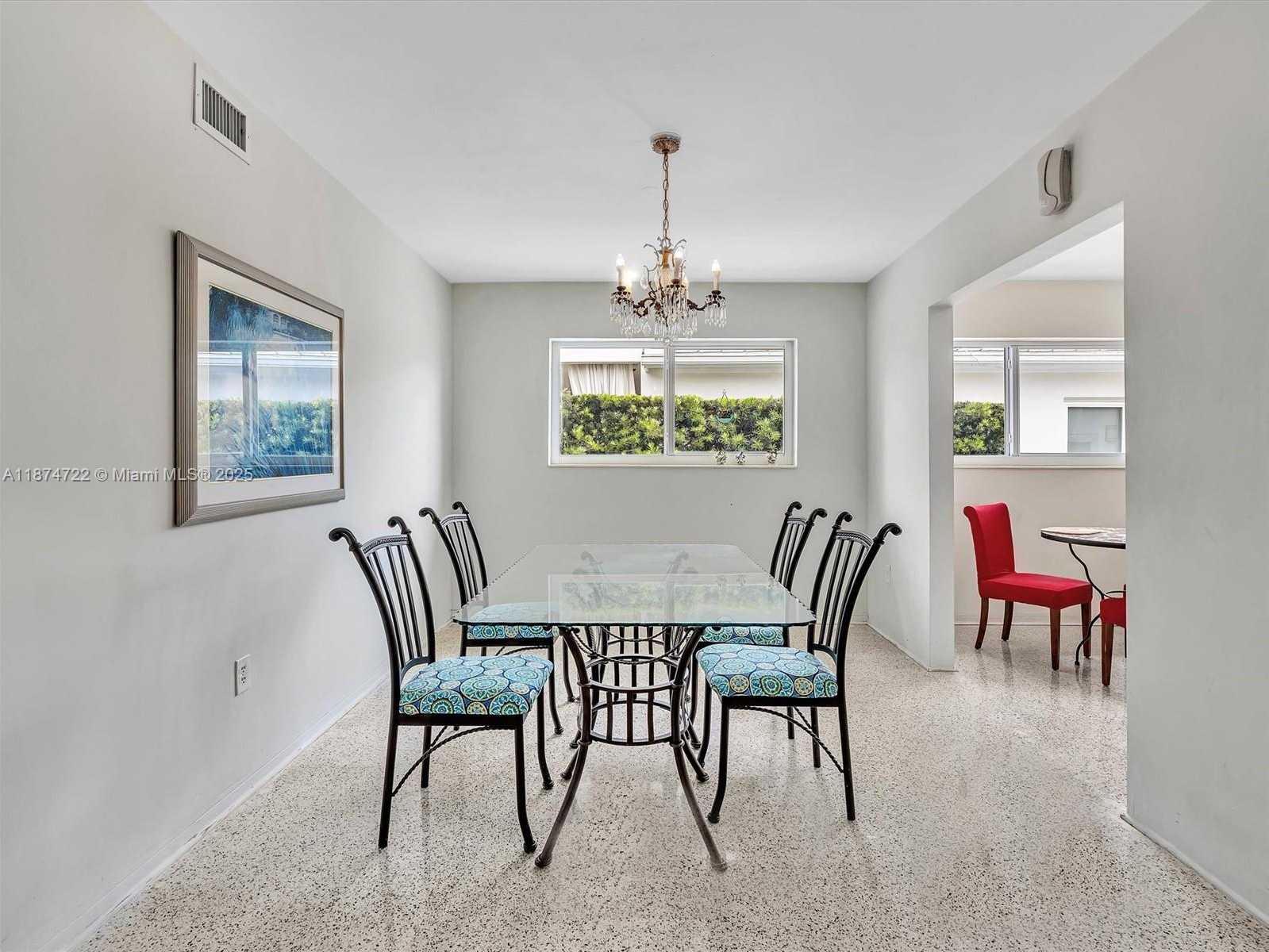 Small Image of 8866 DICKENS AVE, Surfside Number 12
