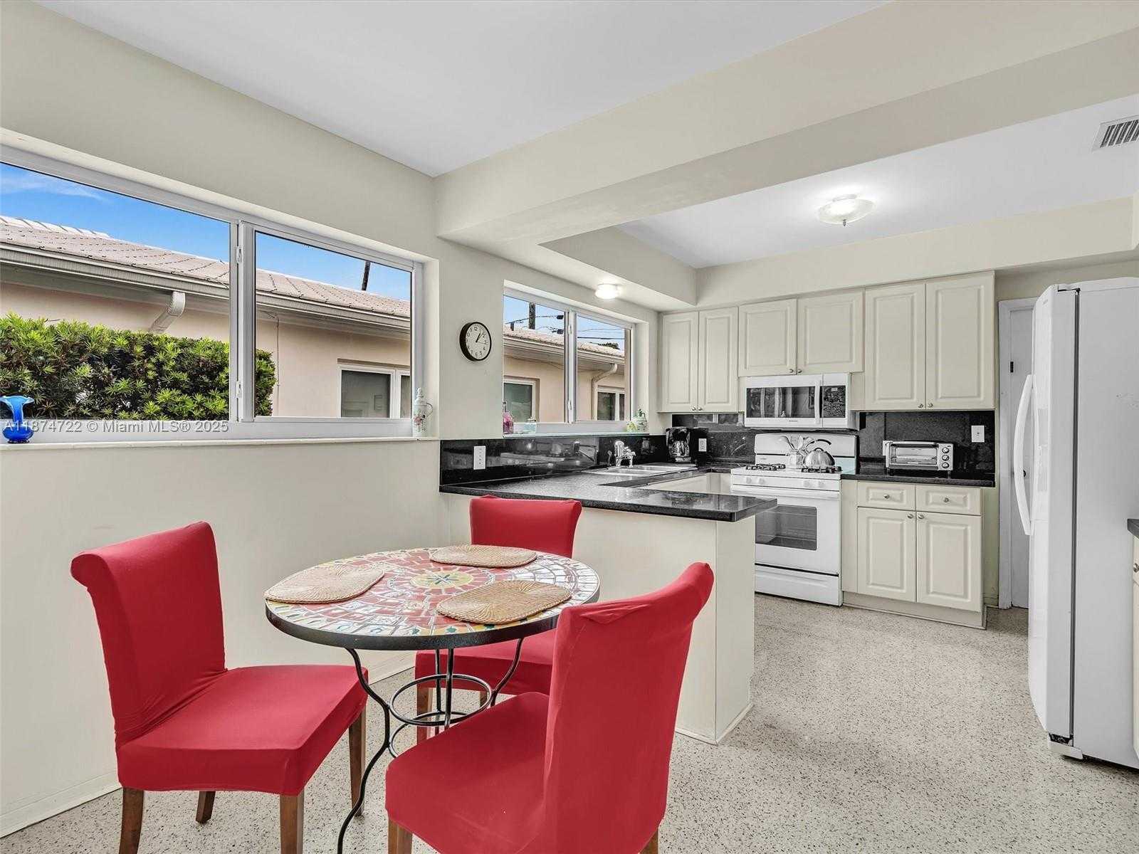 Small Image of 8866 DICKENS AVE, Surfside Number 15