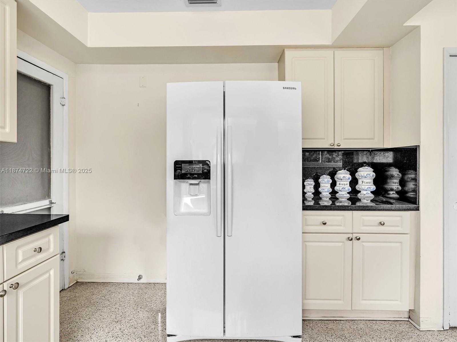 Small Image of 8866 DICKENS AVE, Surfside Number 21