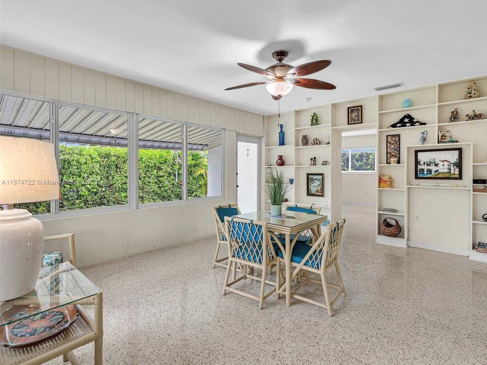 Small Image of 8866 DICKENS AVE, Surfside Number 23